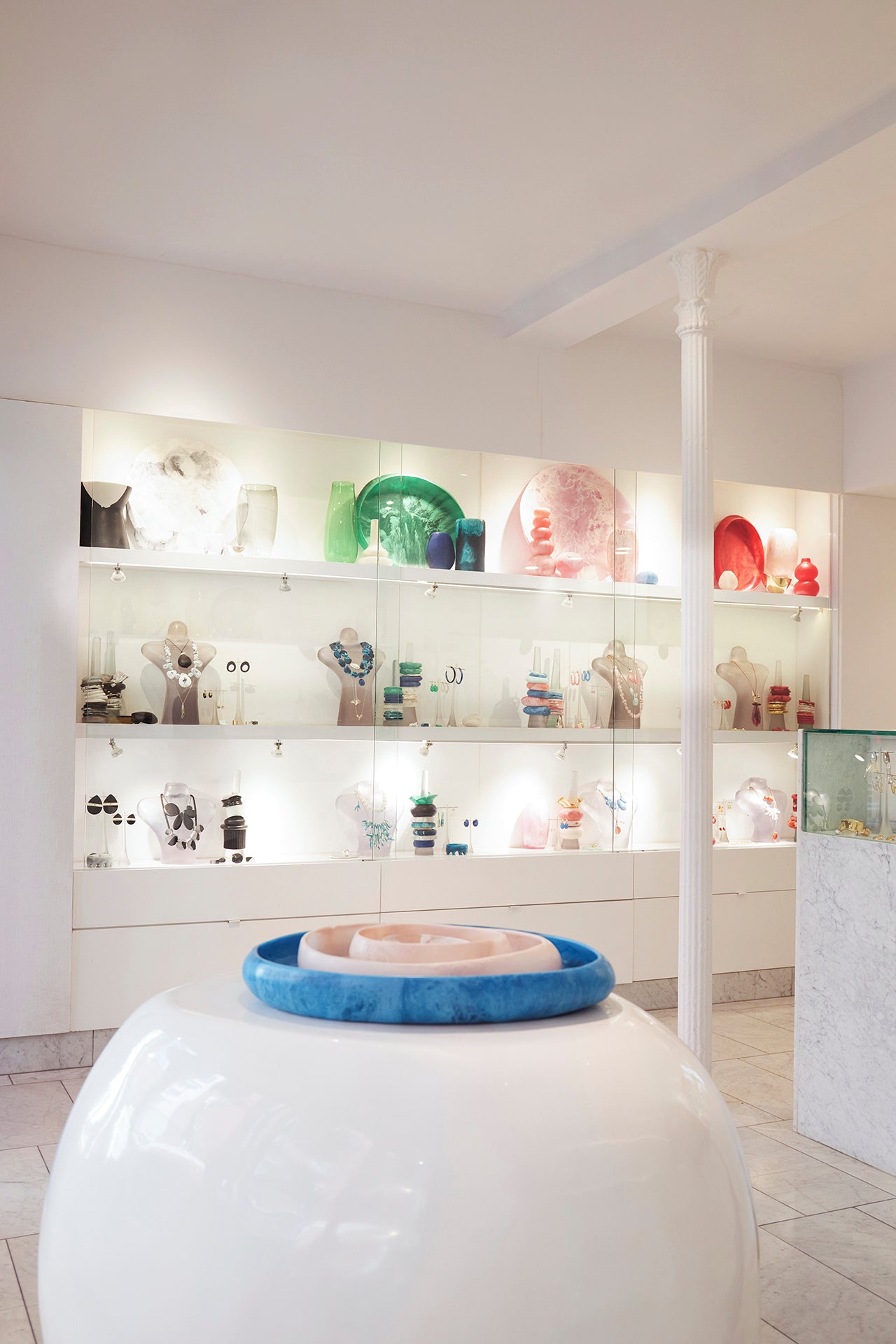 DINOSAUR-DESIGNS-INTERIOR-OF-STORE