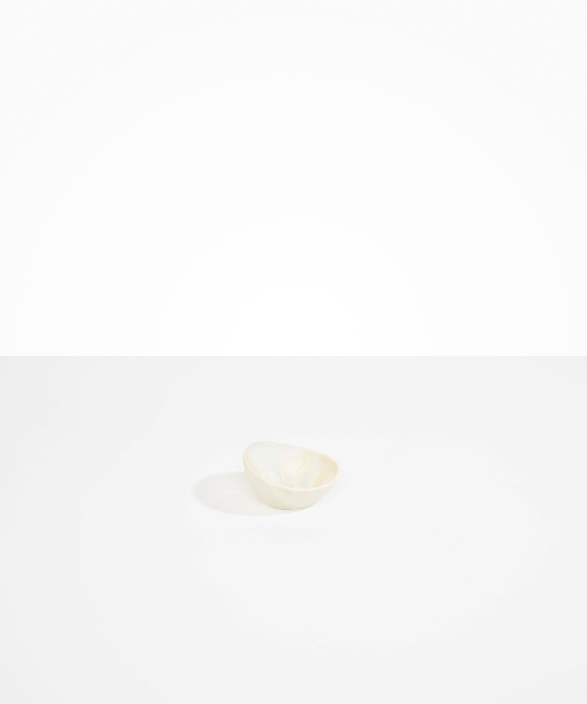 Dinosaur Designs Flow Spice Dish in Chalk Swirl Colour resin