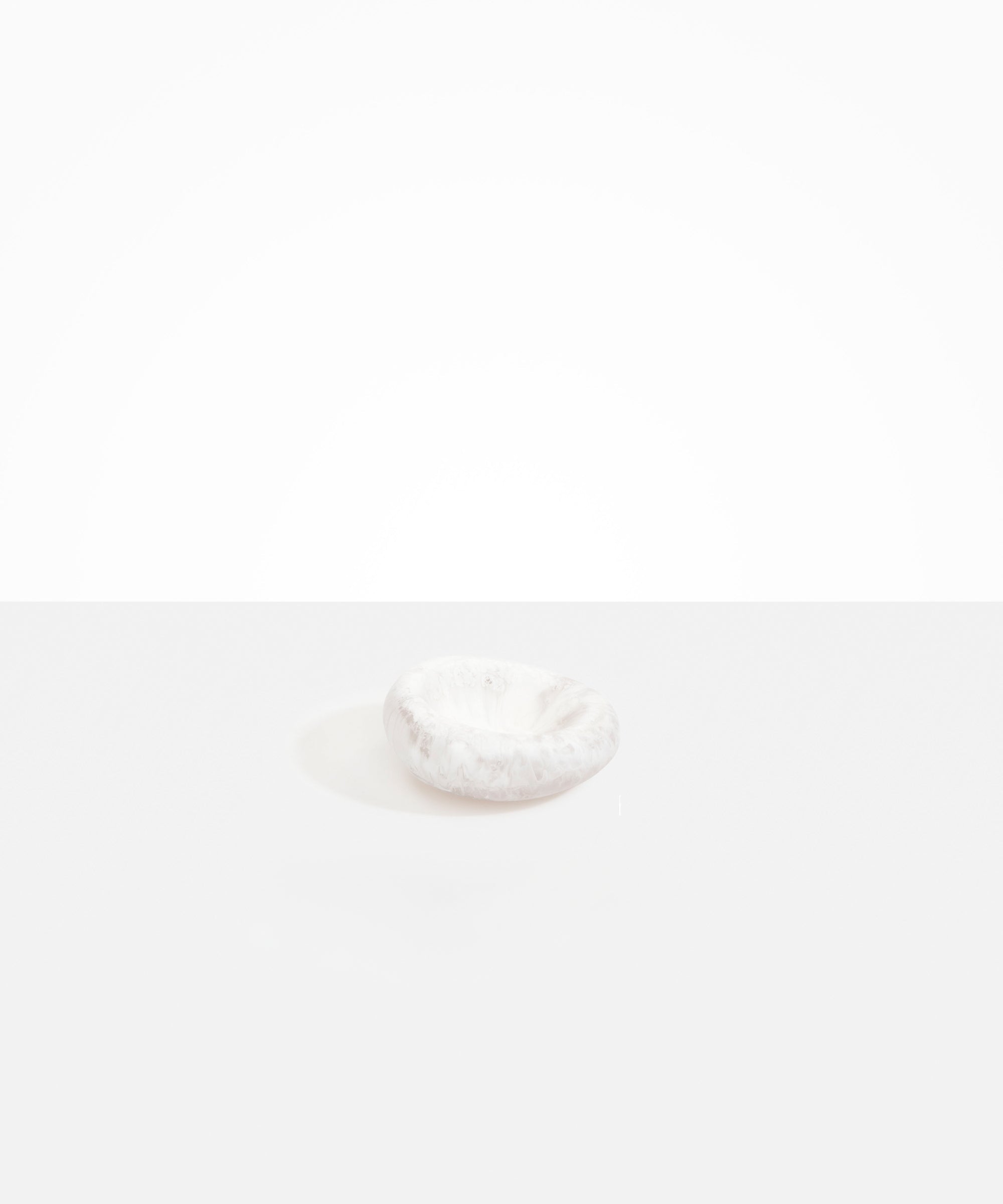 Dinosaur Designs Medium Drift Dish in Snow Swirl Colour resin
