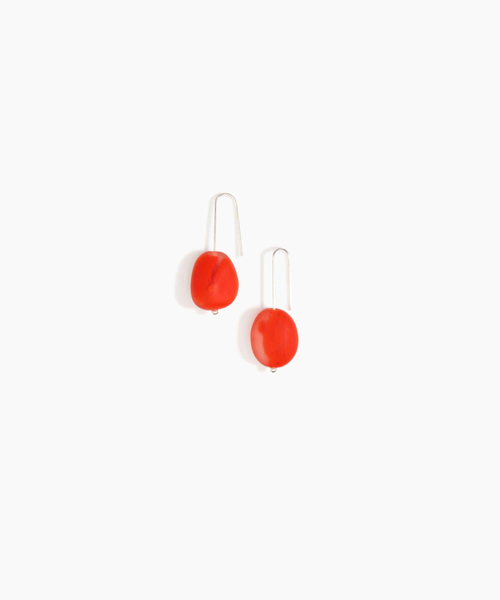 Dinosaur Designs Earth Wire Earrings in Poppy Colour resin with 925 Sterling Silver Material