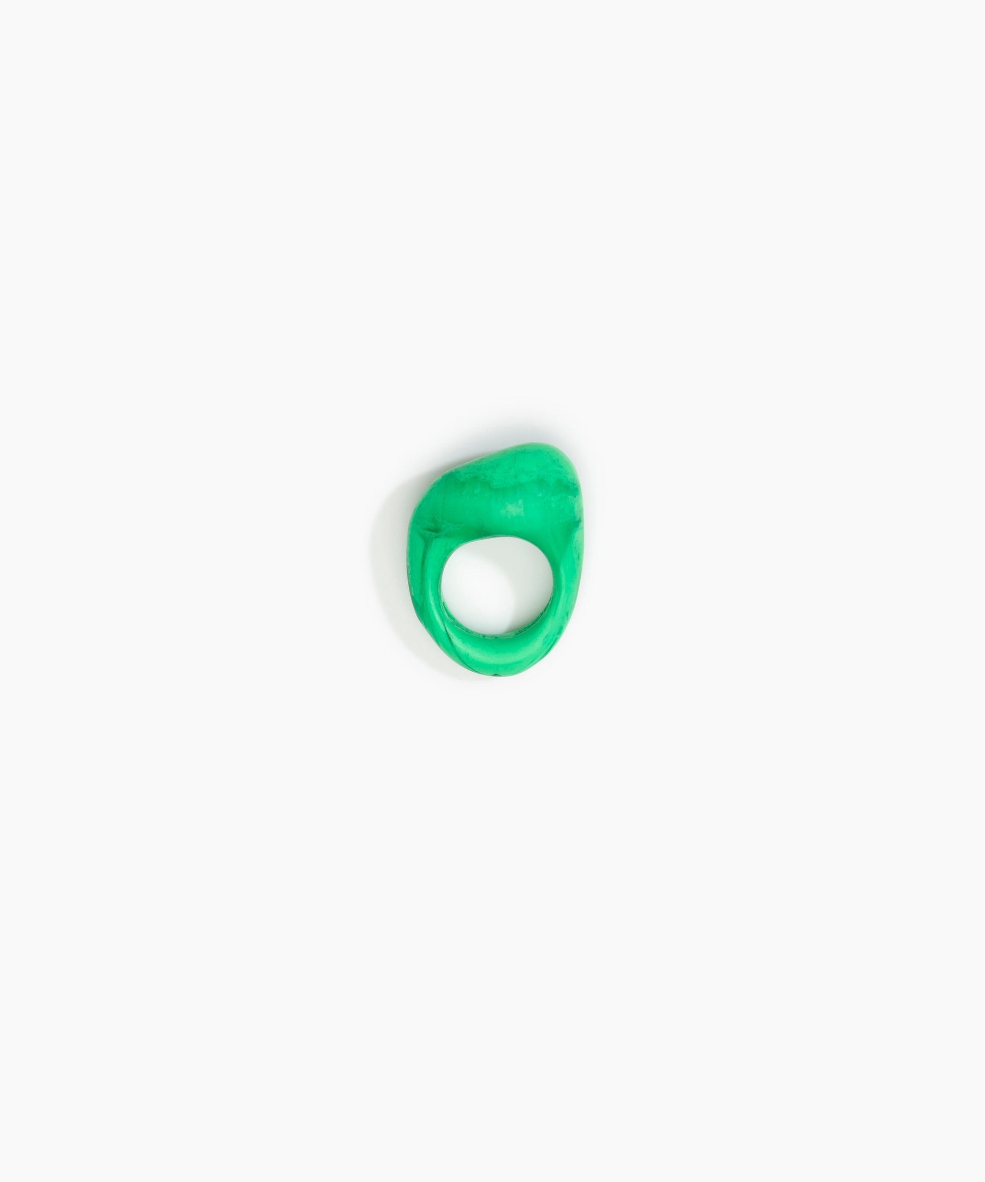 Dinosaur Designs Pebble Ring in Leaf Colour resin with Regular Fit.
