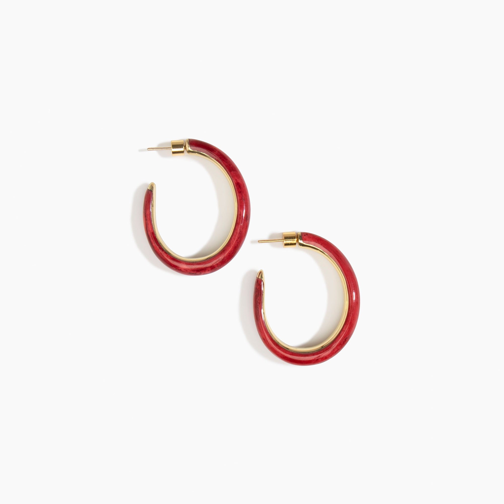 Dinosaur Designs Large Pebble Duo Hoop Earrings in Cranberry — marbled red resin hoop earrings with polished brass inner face and stud fastening.
