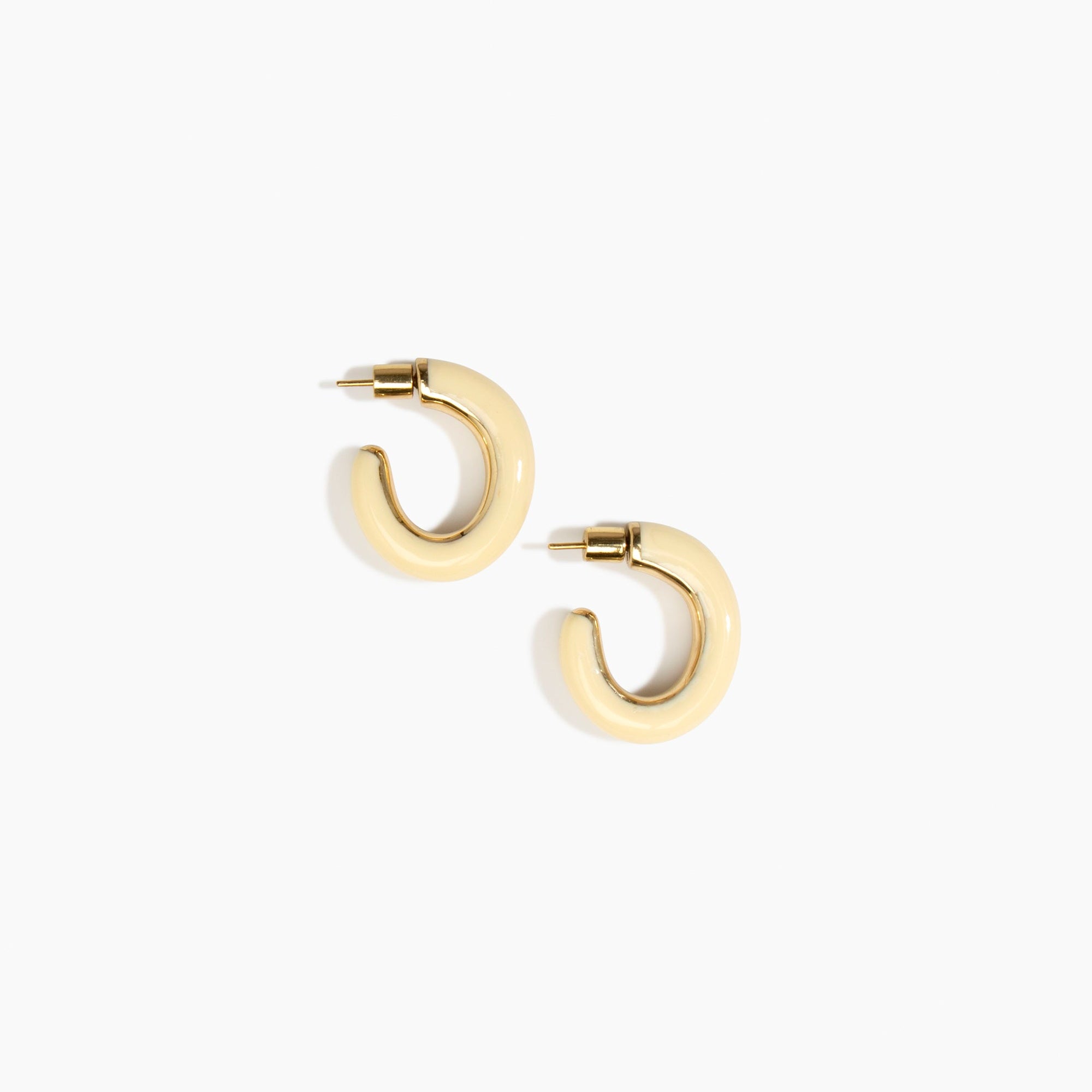 Dinosaur Designs Medium Pebble Duo Hoop Earrings in Cream — cream resin hoop earrings with polished brass inner face and stud fastening.