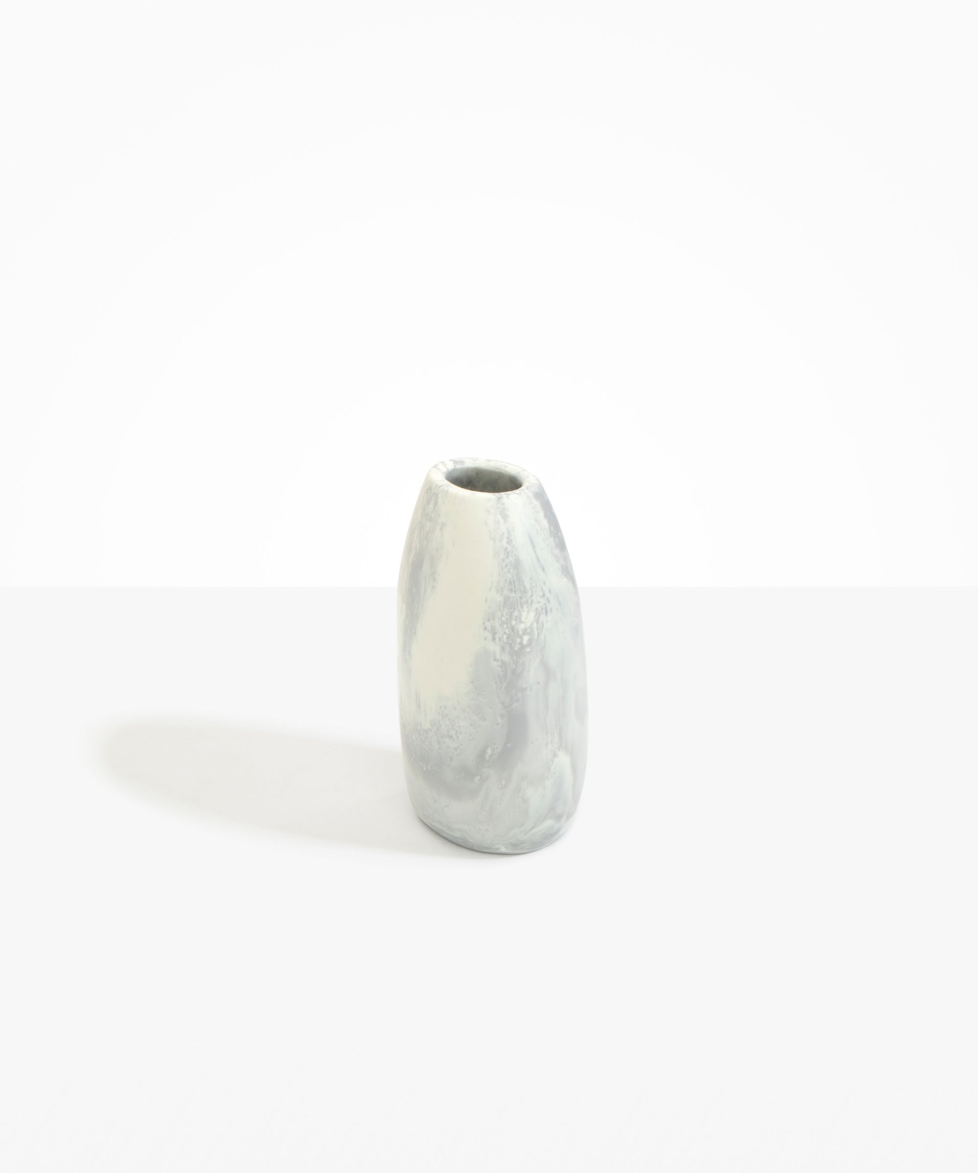Dinosaur Designs VASPEBMED Medium Pebble Vase CLOUD.