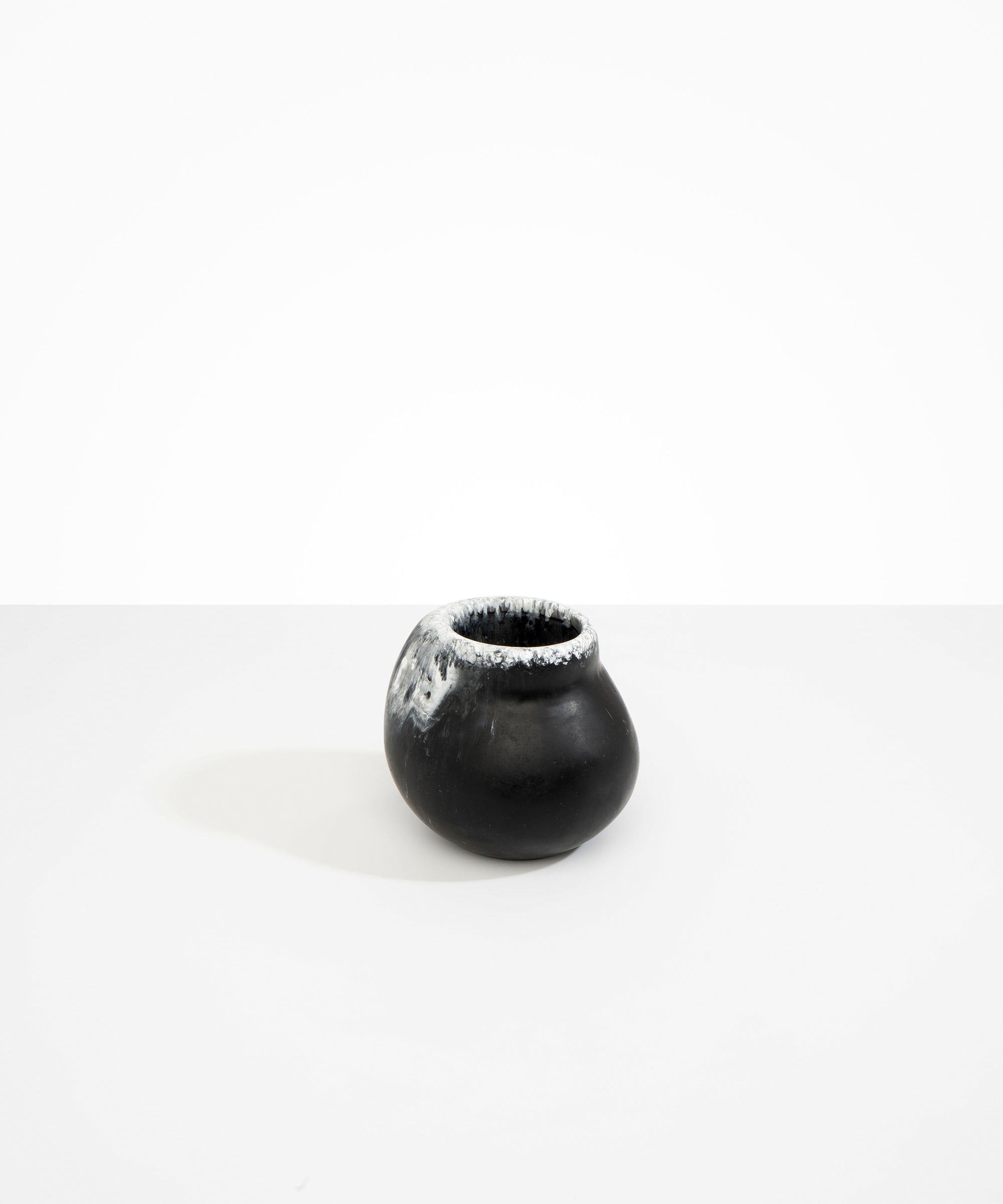 Dinosaur Designs Medium Moss Vase in Black Marble Colour resin..