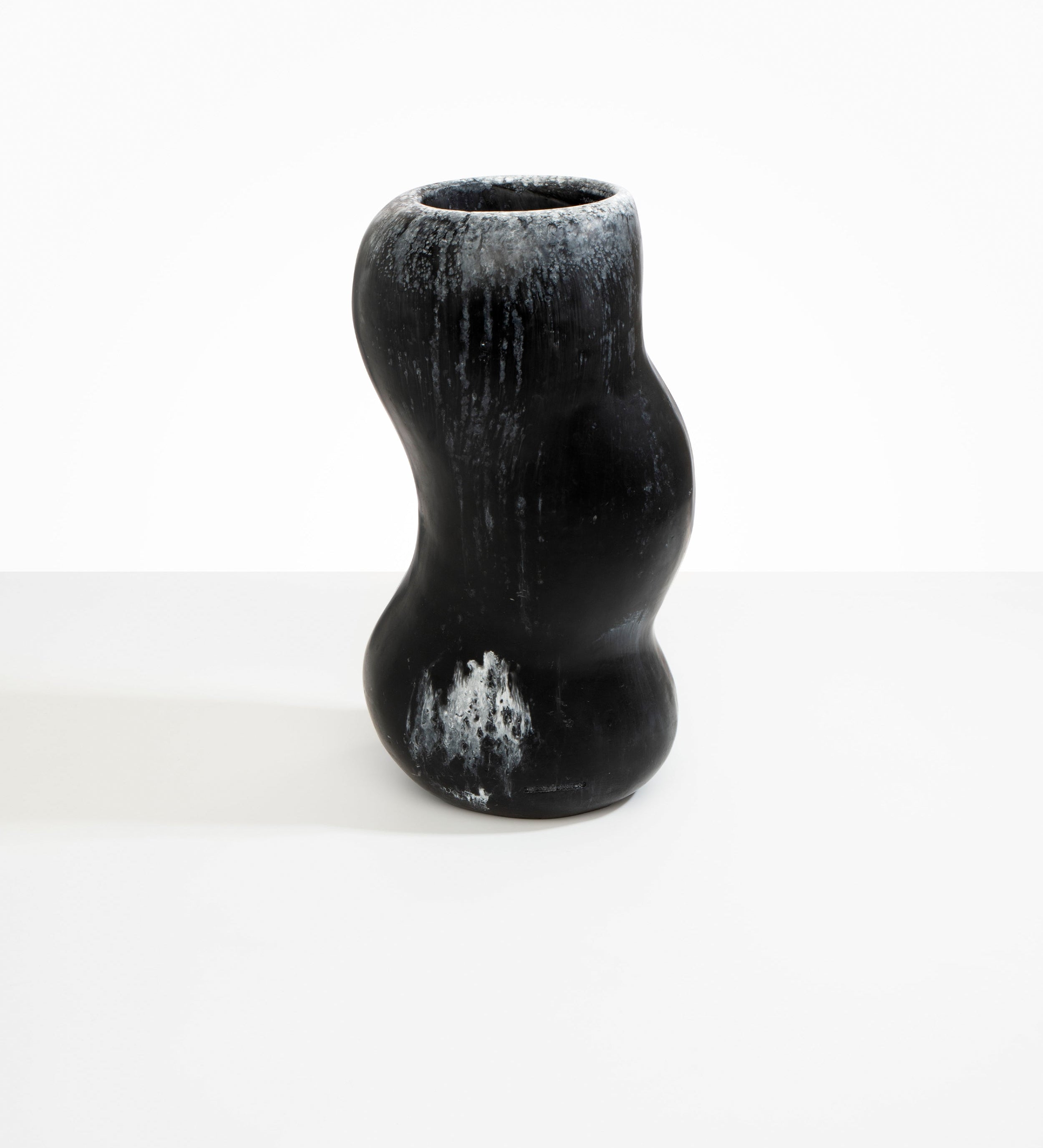 Dinosaur Designs Valley Vase Vases in Black Marble Colour resin 