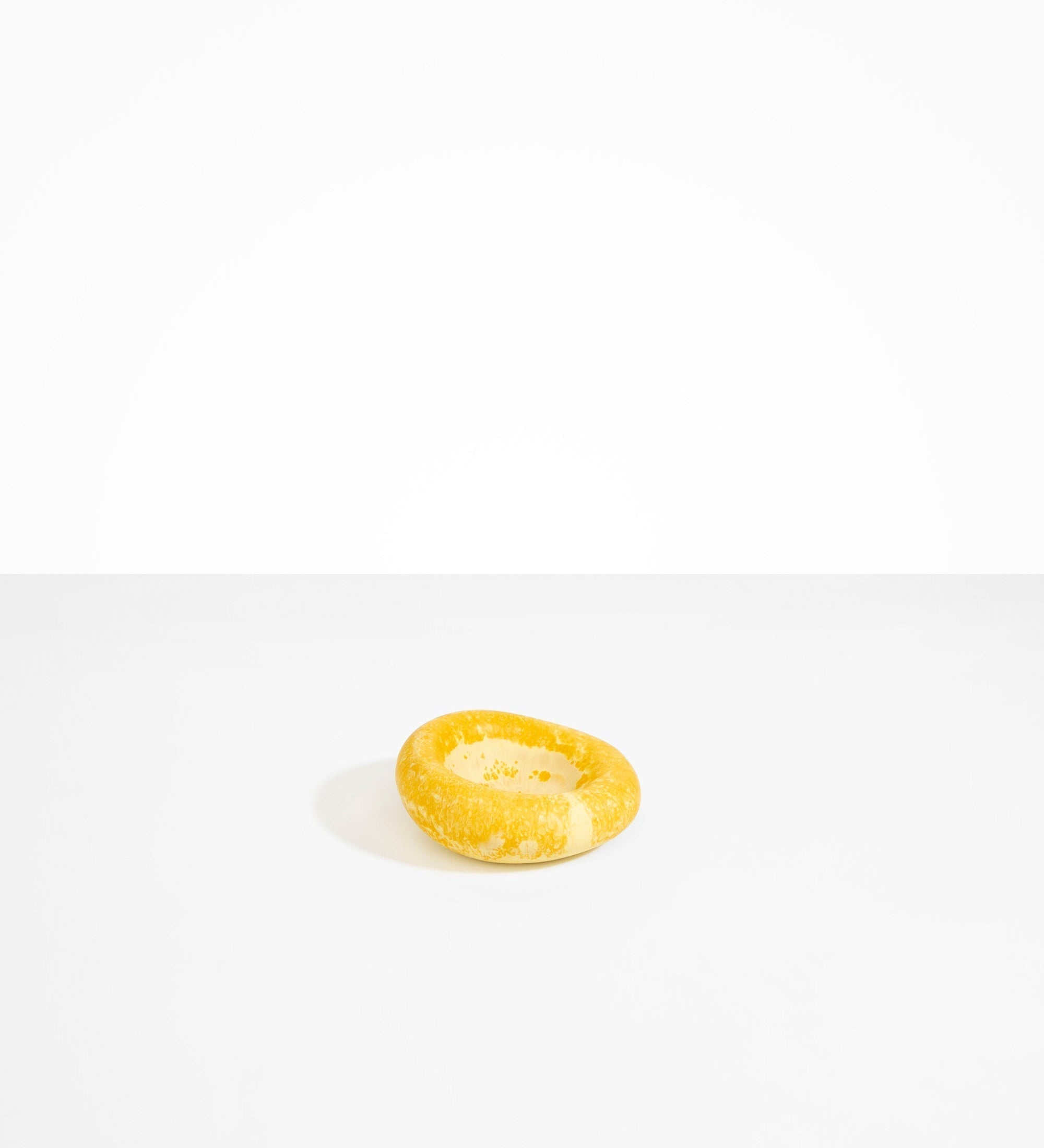 Dinosaur Designs Medium Drift Dish Tableware in Daisy Colour resin